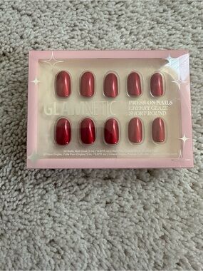 Glamnetic Press-On Nails Cherry Glaze Short Round - Red
